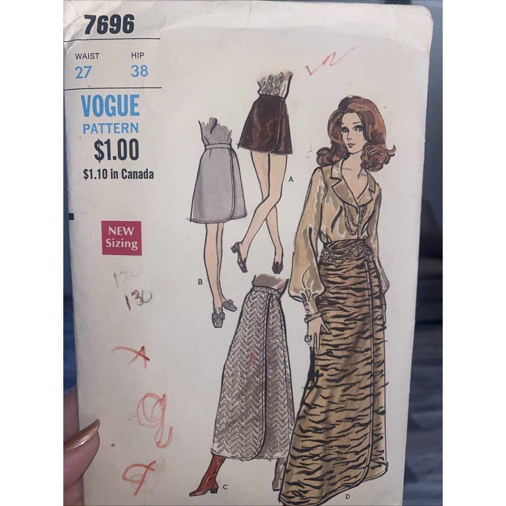 Vintage Vogue Sewing Pattern #7696 Misses’ Skirt - Waist 27 Hip 38 Cut Complete